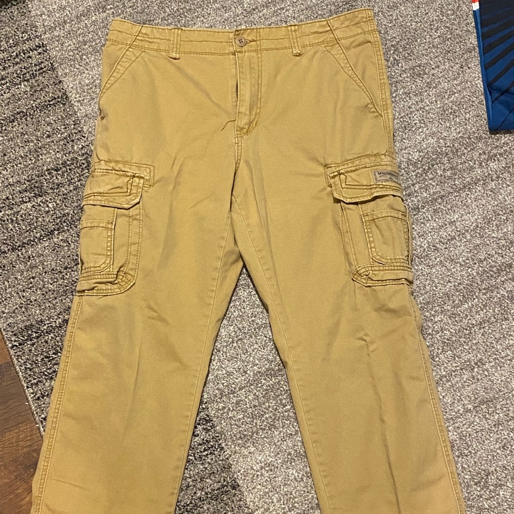 UNIONBAY Men’s Khaki Cargo Pants (36x34)